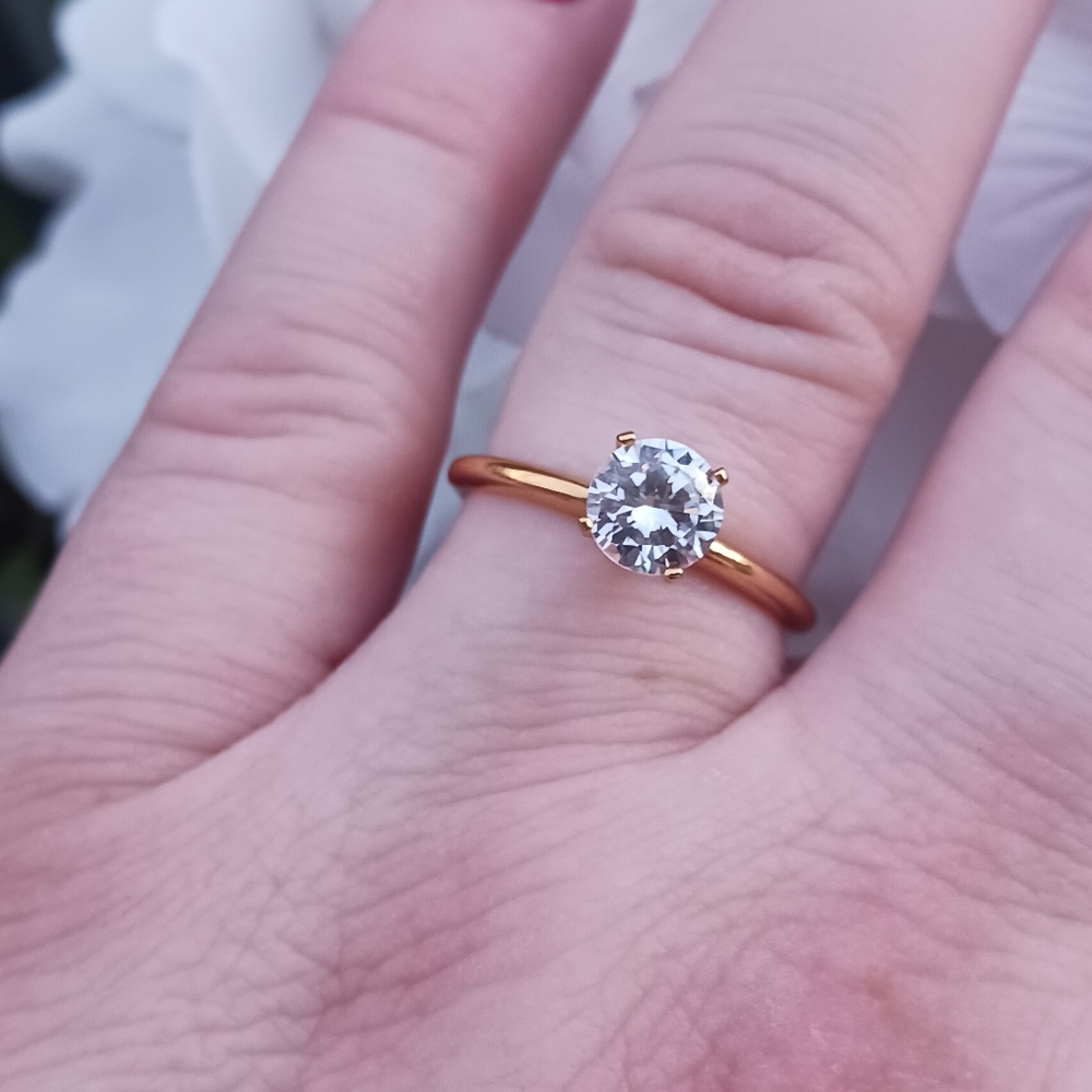 5/$20 - Gold Toned Round Cut Solitaire Ring - Size 8